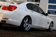 BMW 750i - White Edition
